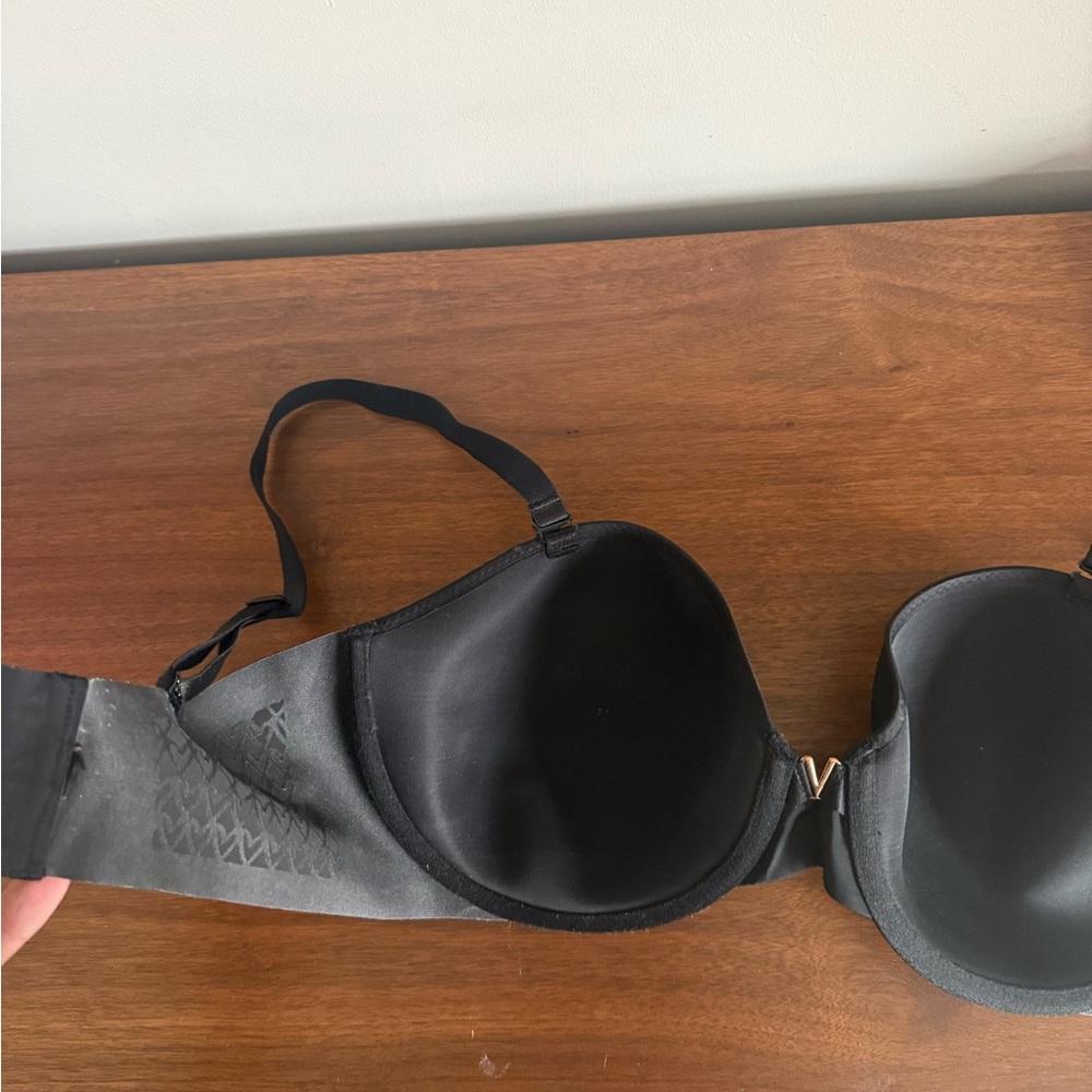 Strapless black bra